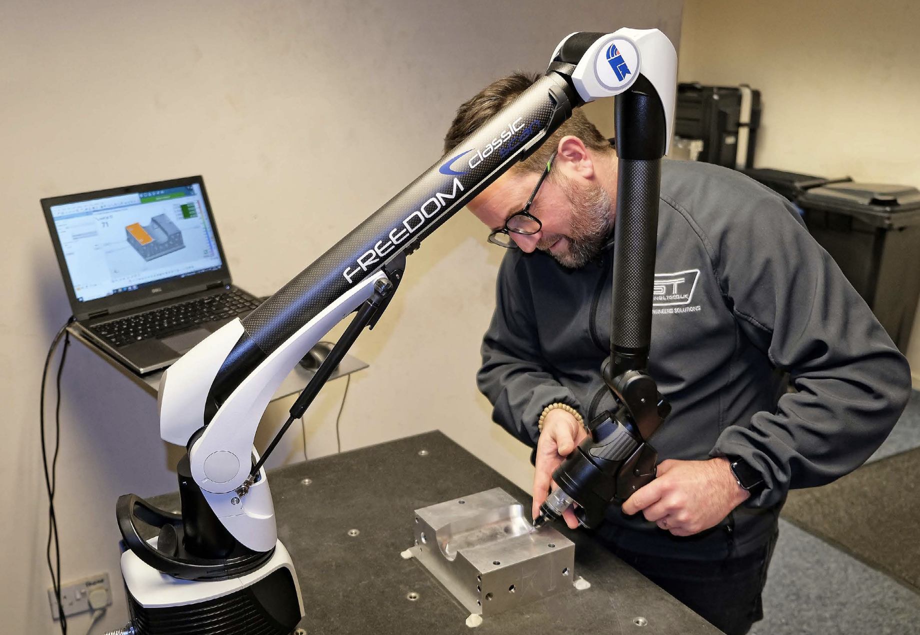 LK portable arm with two-metre reach halves the time for inspecting large components